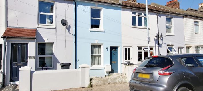 Delightful two bedroom cottage near town centre Hotels in Worthing
