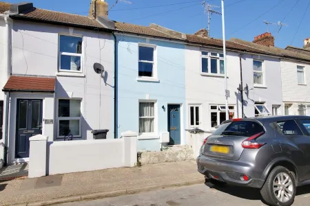 Delightful two bedroom cottage near town centre