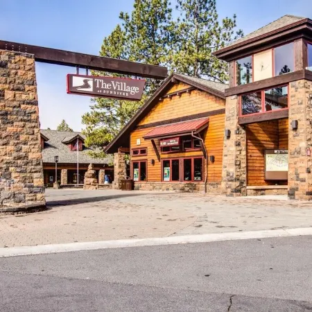 Private Hot Tub and Bikes! Great Location!