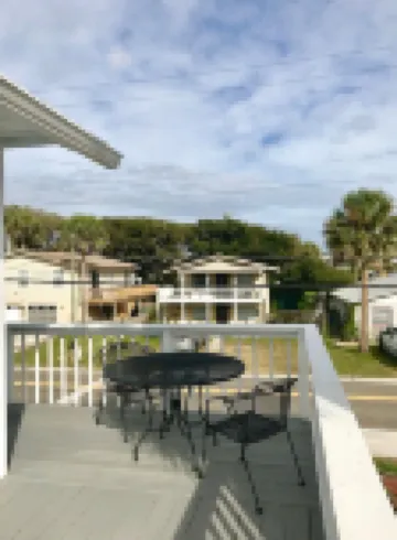 Spacious king size bed beach side and sunny