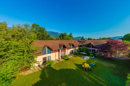 Noemys Viviers-Du-Lac Отели рядом с достопримечательностью «Ibowling»