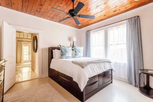 The Bungaleaux - Charmer Very Close to LSU, ON St. Paddy's Day Parade Route!