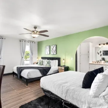 EUPHORIA IN PEORIA! Heated Pool, Prime Location & Good Vibes! 5 Mins to Westgate