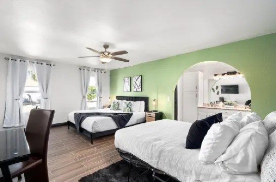 EUPHORIA IN PEORIA! Heated Pool, Prime Location & Good Vibes! 5 Mins to Westgate