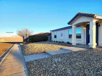 Spacious Backyard with Games/Grill & Fire Pit/2 Kings/Boat Parking/Dogs Welcome