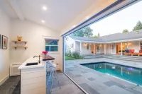 Sonoma Square Gem! Charming New Farmhouse w Pool + Private Detached Guest Suite - Pool