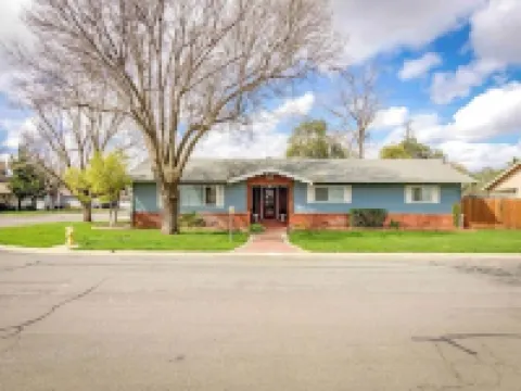 Yuba City 3 bedrooms 4 beds 2 ba Spacious Game Room Games Playground Trampoline Hotels in Sutter County
