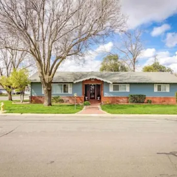 Yuba City 3 bedrooms 4 beds 2 ba Spacious Game Room Games Playground Trampoline Отели в г. Саттер