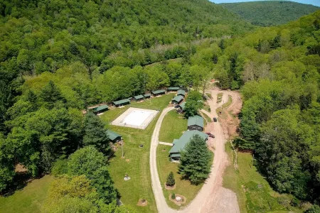 Deluxe Cabin F, Elk Creek Escape