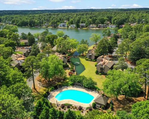 Lakefront Pinehurst Condo 2BD/2BA - 237 - With Community Pool Access 派恩赫斯特住宿飯店