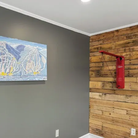 Cozy Private Chalet-Close to Skiing with Hot Tub-Pet Friendly