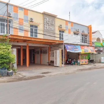 Urbanview Hotel Rifal Home Tegal