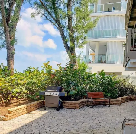 On the Beach Condo “Little Peace of Heaven” at Piper's Run Отели рядом с достопримечательностью «Сисайд Сиберд Санкчури»