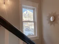 Mountain Retreat EVSE, Fireplace, Hot Tub, Sonos Theater, 75 55" TV, Free Bus