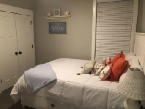 Linens included for Jan, Feb, March, April,  Nov Dec new  bookings-8 BR 4 Bath