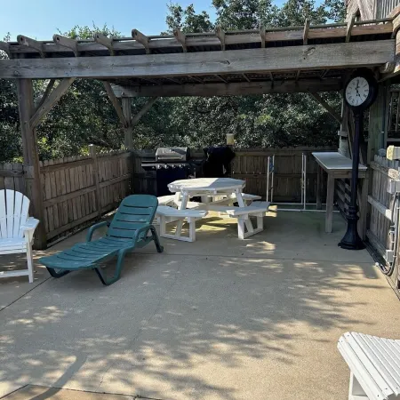 7 bdrms, private pool, hot tub, ocean view, sunset/sunrise views, multiple decks