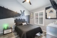 LUXURY EL PASO THEMED HOME W/ FUTURISTIC SHOWERS Hotels near National Border Patrol Museum