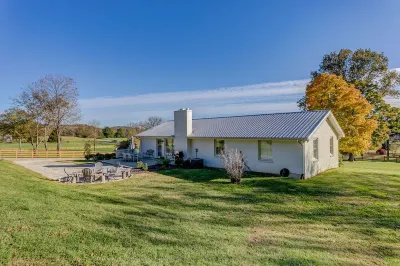 Cozy Cottage located in Franklin, TN on a 6 Acre Mini Farm Hotels near First Presbyterian Church