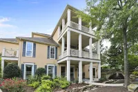 10 Minutes from Downtown Memphis -  Southern Luxury in this Spacious Home