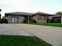 Private Pool, Hot Tub & Outdoor Grill in OKC - 프라이빗 풀