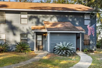 Waterfront – 3 Min to Parris Island  Sleeps 6  Stunning Views Live Oaks Park附近的飯店