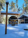 Location⭐️⭐️Lake Access, Sebago Cove, Screen Porch, Fire Pit, Downtown 2.7miles!