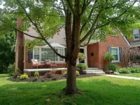 Spacious Home - Sleeps 8 Fire-pit 1 Block to EKU & Downtown, 2 Miles to I-75