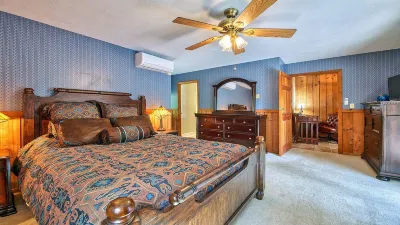 Wooded Seclusion on 3 Acres - Big Rock Cabin Hotels near Lowe's Home Improvement