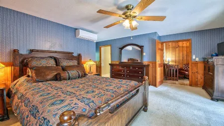 Wooded Seclusion on 3 Acres - Big Rock Cabin