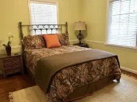 Beach House 2 blocks 2 fishing pier and Beach!!!