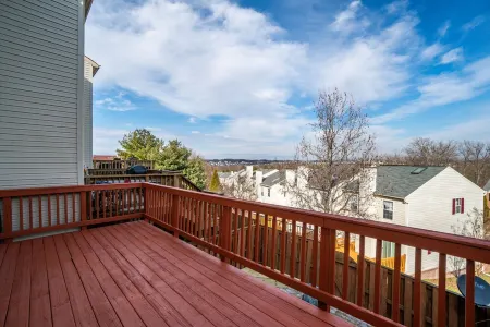 EVEREADY PARADISE TOWNHOUSE, USA Отели рядом с достопримечательностью «Квантико Паркинг Лот»