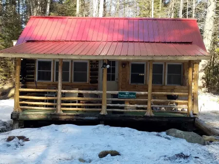 PET-FRIENDLY - Twilight Cabin a Unique Waterfront Log Cabin