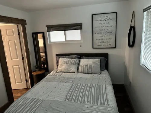 Comfortable1 Bedroom 1 Bath upstairs apartment Private Parking. Gated Property