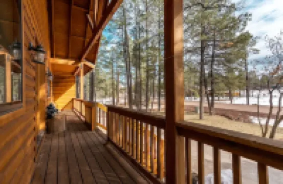 CUSTOM BUILT HOME IN THE HEART OF PINETOP- FENCED-PETS WELCOME