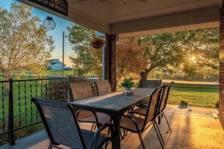 Lakefront + Hiking Trail + Huge Family Friendly House + Near Ark Encounter