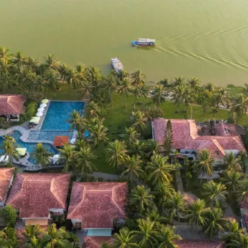 Vinh Hung Riverside Resort & Spa Отели рядом с достопримечательностью «Japanese Covered Bridge»