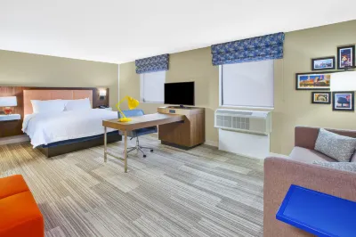 Hampton Inn & Suites Cleveland/Oakwood Village Hotel di Oakwood