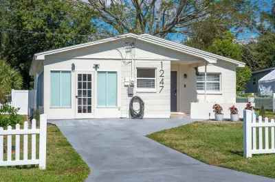 Lake Hunter Cozy Cottage, Sleeps 6, centrally located Hotels near Lakeland Linder International Airport