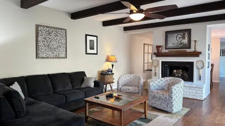 1600 sf 2 Bd 2 Bath in Old Litchfield by Wigwam