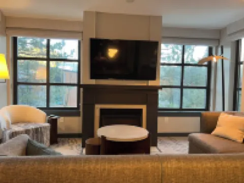 Luxe Mammoth Monache 2br/2ba Suite - steps to the village and gondola!