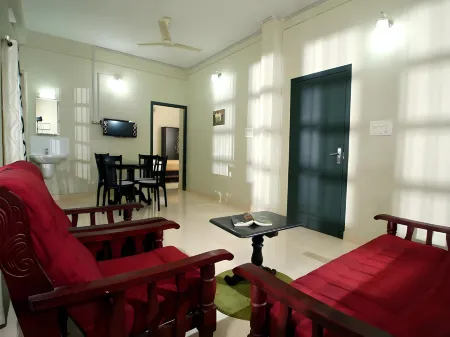 Misty Hills Resort Отели рядом с достопримечательностью «Karappuzha dam view point»