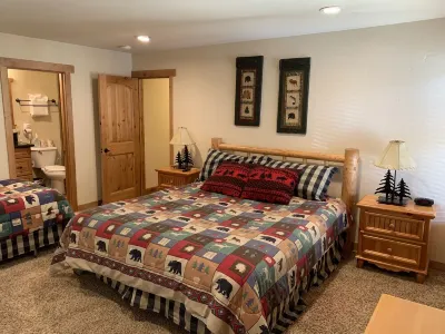 Year round fun luxury location steps to Village, close to all outdoor activities