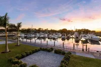 Premier Waterfront Room, Tiki Bar & Grill, Live Music, Pool, Gym, Kitchenette