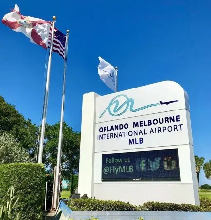 Charming 3-bedroom house with WiFi and AC in lovely Palm Bay