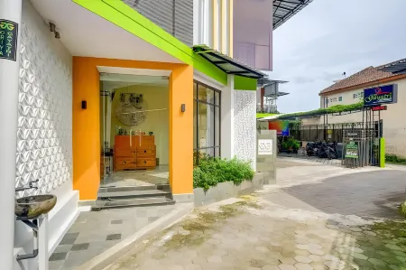 Griya Gaytri Monjali Syariah Отели в г. Ngaglik