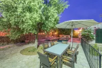 CA N'ABRINES - Beautiful and traditional townhouse with private pool near the mountains. Free WiFi Hôtels à : Raiguer
