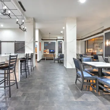 Holiday Inn Express DALLAS DOWNTOWN by IHG Отели рядом с достопримечательностью «Аквариум Даллас Уорлд»