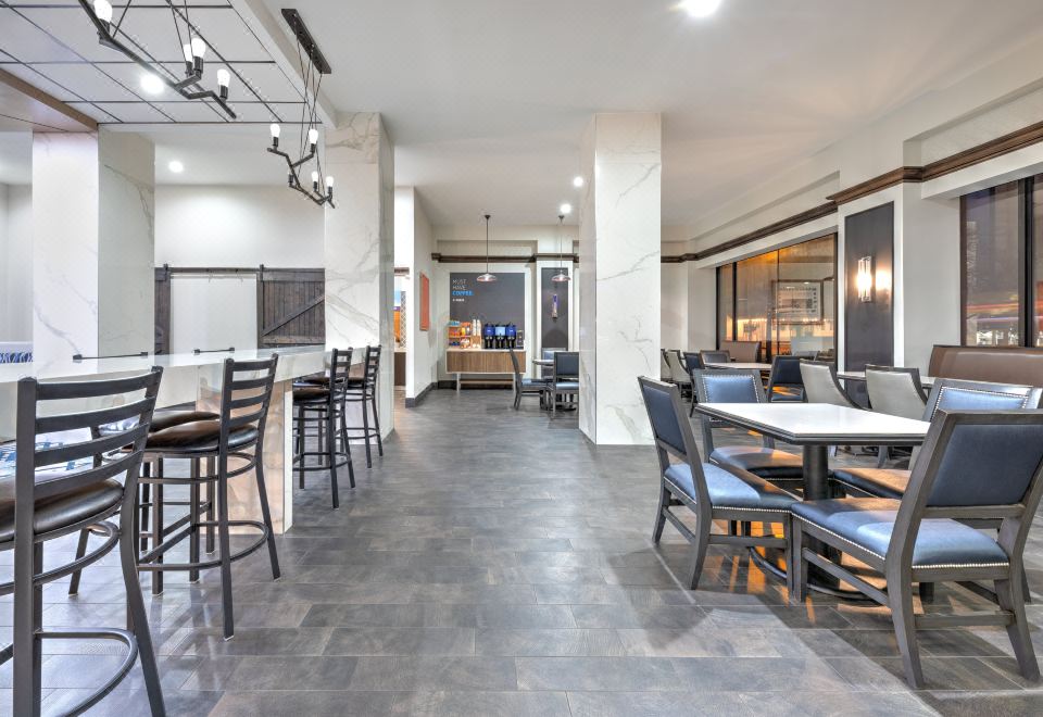 Holiday Inn Market CenterOver view