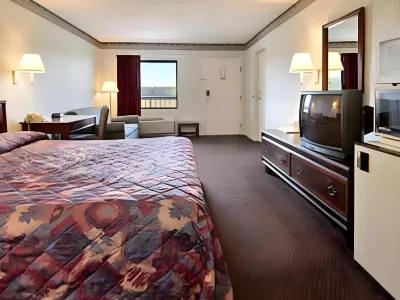 Econo Lodge Hotel dekat Aesthetics By Naomi