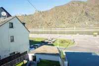 Beautiful vacation apartment directly on the Rhine, fantastic castle view in Bad Salzig